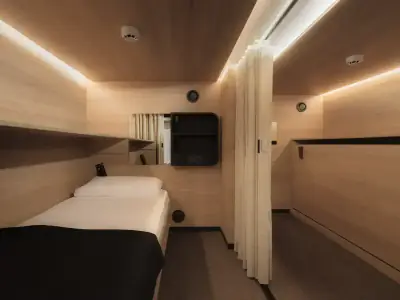 Accessible lower capsule adapted for guests with reduced mobility at the GettSleep Sleep Lounge in Madrid-Barajas Airport (T4S)