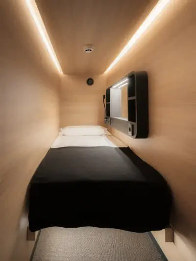 Comfort upper capsule with extra room at the GettSleep Sleep Lounge in Madrid-Barajas Airport (T4S)
