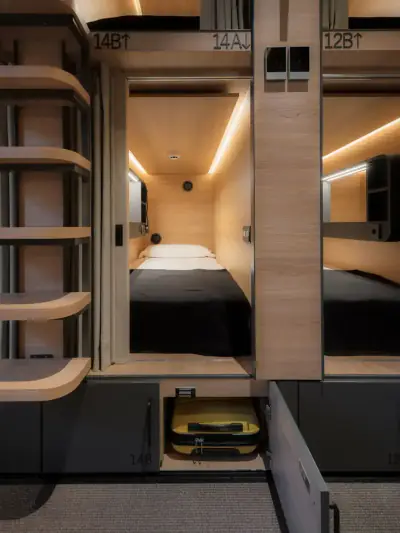 Standard lower capsule with luggage space at the GettSleep Sleep Lounge in Madrid-Barajas Airport (T4S)